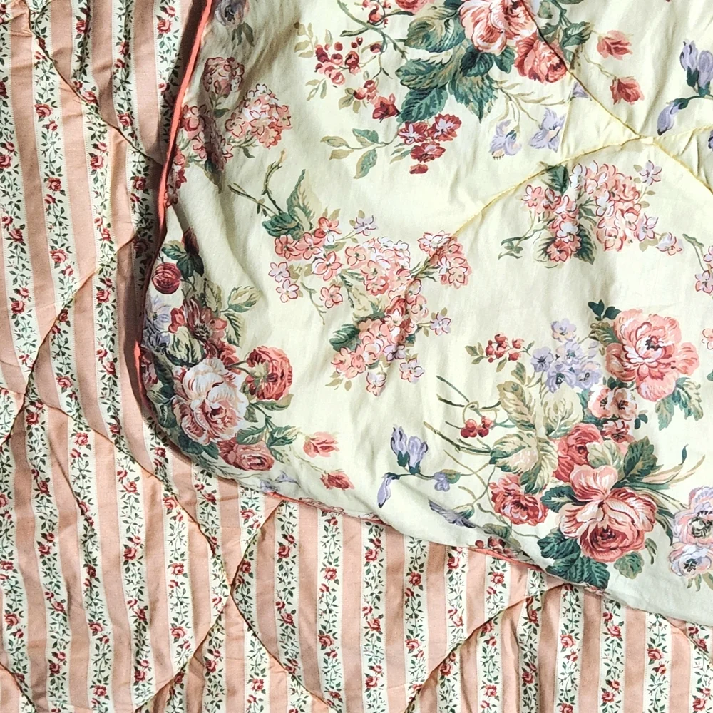 Laura Ashley Melrose Twin Reversible Comforter/Matching Bedskirt Made In The USA